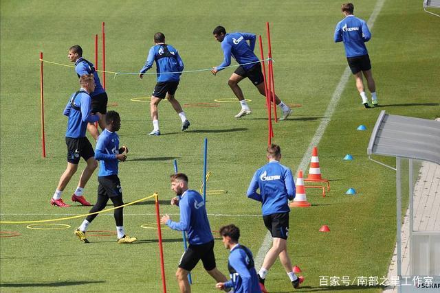 意甲-吉鲁点射特拉奥雷处子球 AC米兰3-0恩波利