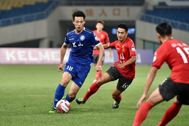 斯图加特前锋翁达夫训练中肌肉拉伤，将伤缺数周