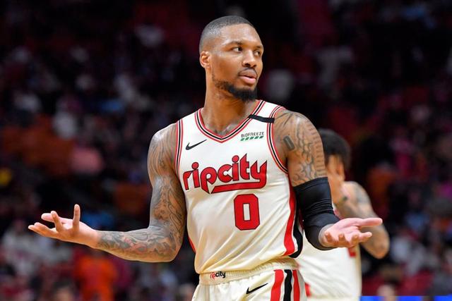 詹姆斯末节超神单节19分 湖人逆天翻盘胜快船